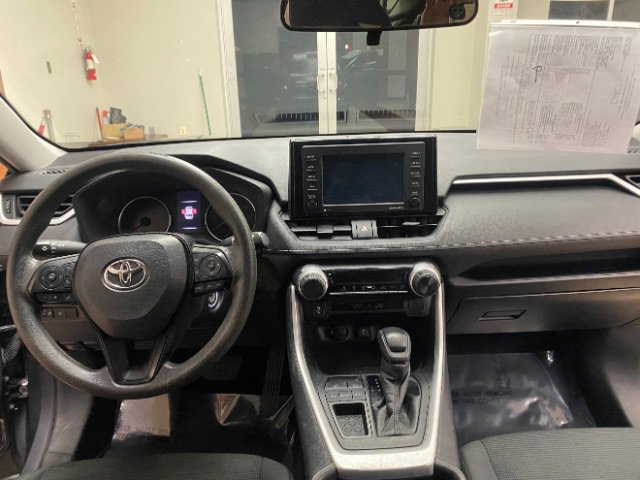 Used 2021 Toyota RAV4 LE FWD image 22