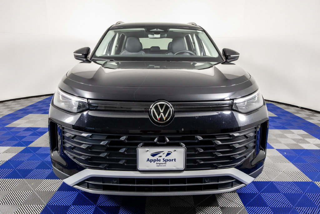 Used 2026 Volkswagen Tiguan SE FWD image 2
