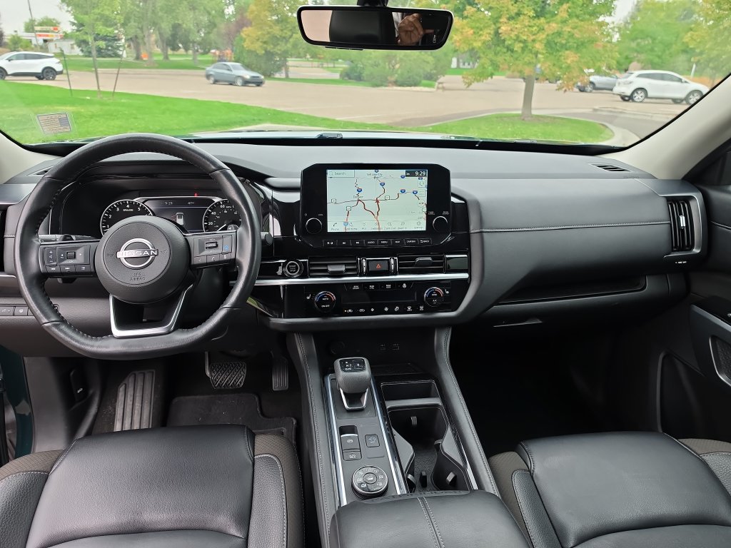 Used 2024 Nissan Pathfinder SL AWD/4WD image 13