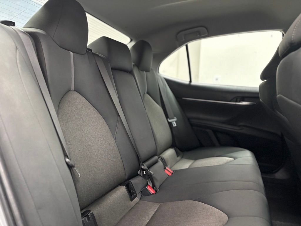 Used 2022 Toyota Camry LE image 10
