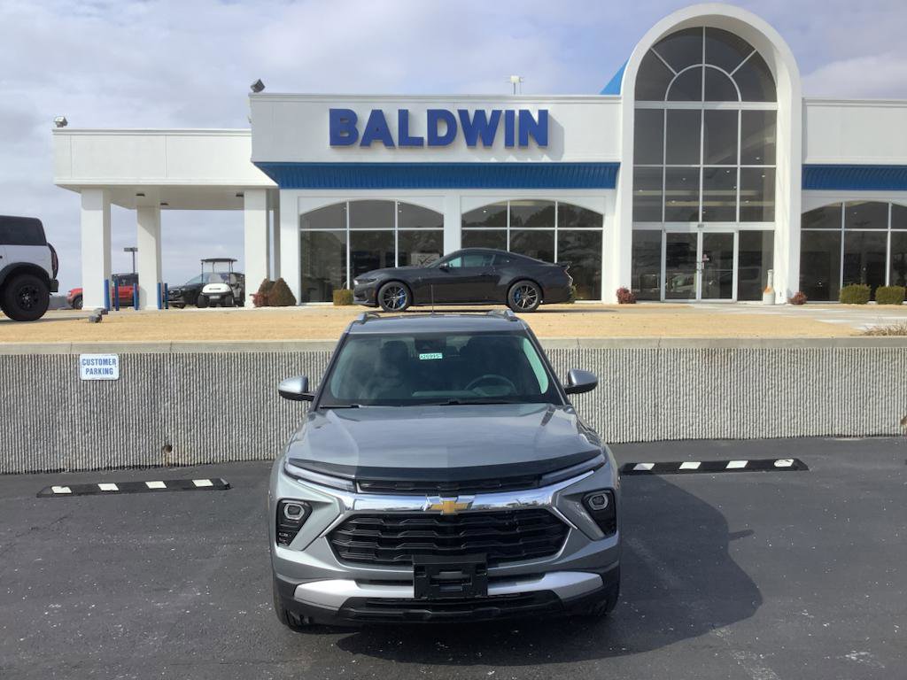 Used 2025 Chevrolet TrailBlazer LT image 2