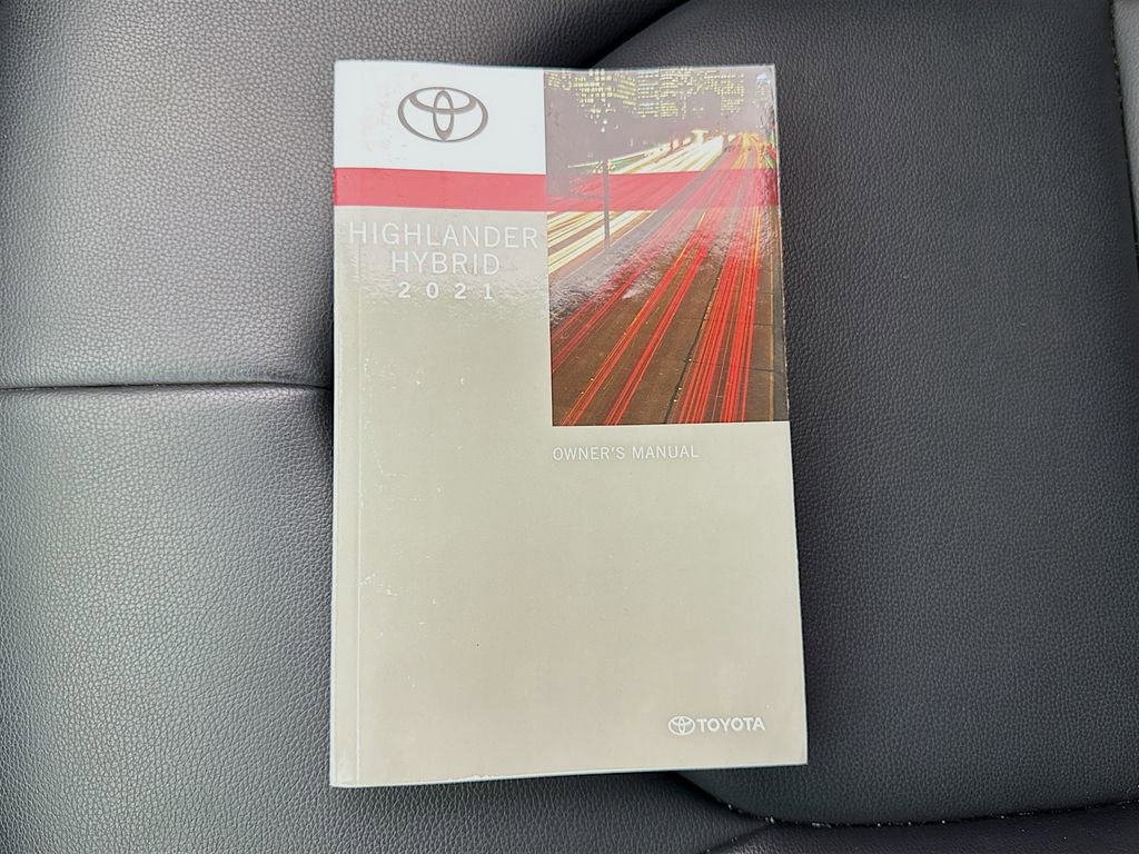 Used 2021 Toyota Highlander XLE AWD/4WD image 36