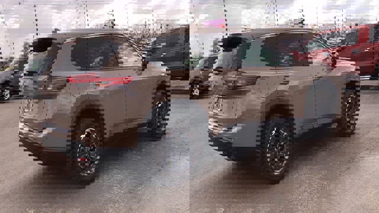 Used 2025 Nissan Rogue SV image 8