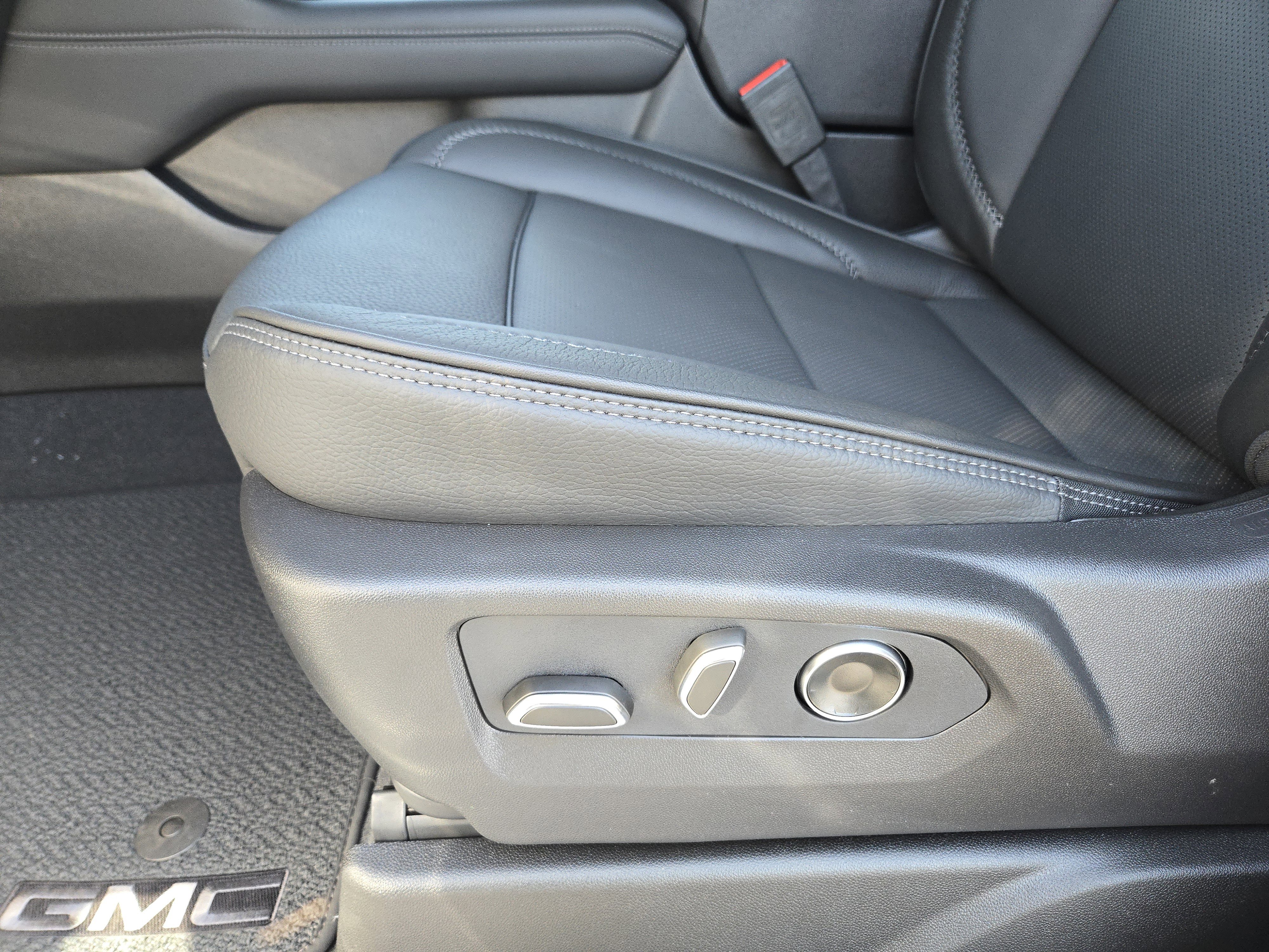 New 2026 GMC Yukon XL Denali w/ Denali Reserve Package image 18