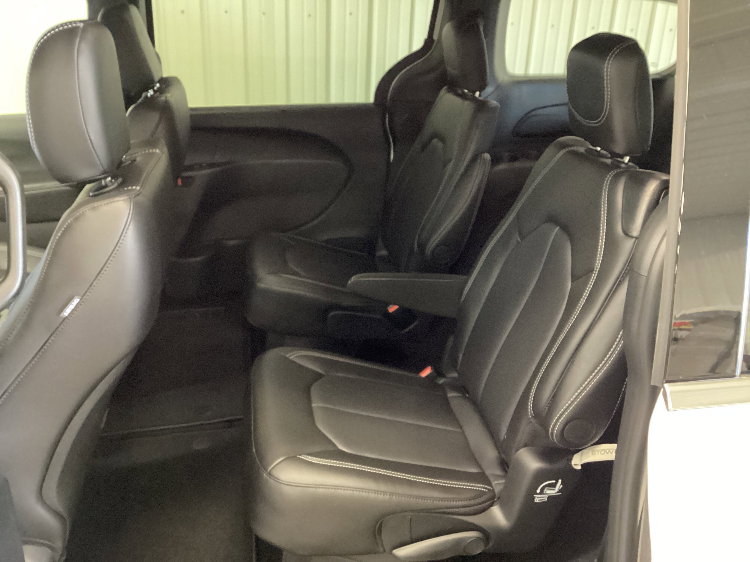 New 2026 Chrysler Pacifica Select FWD image 33