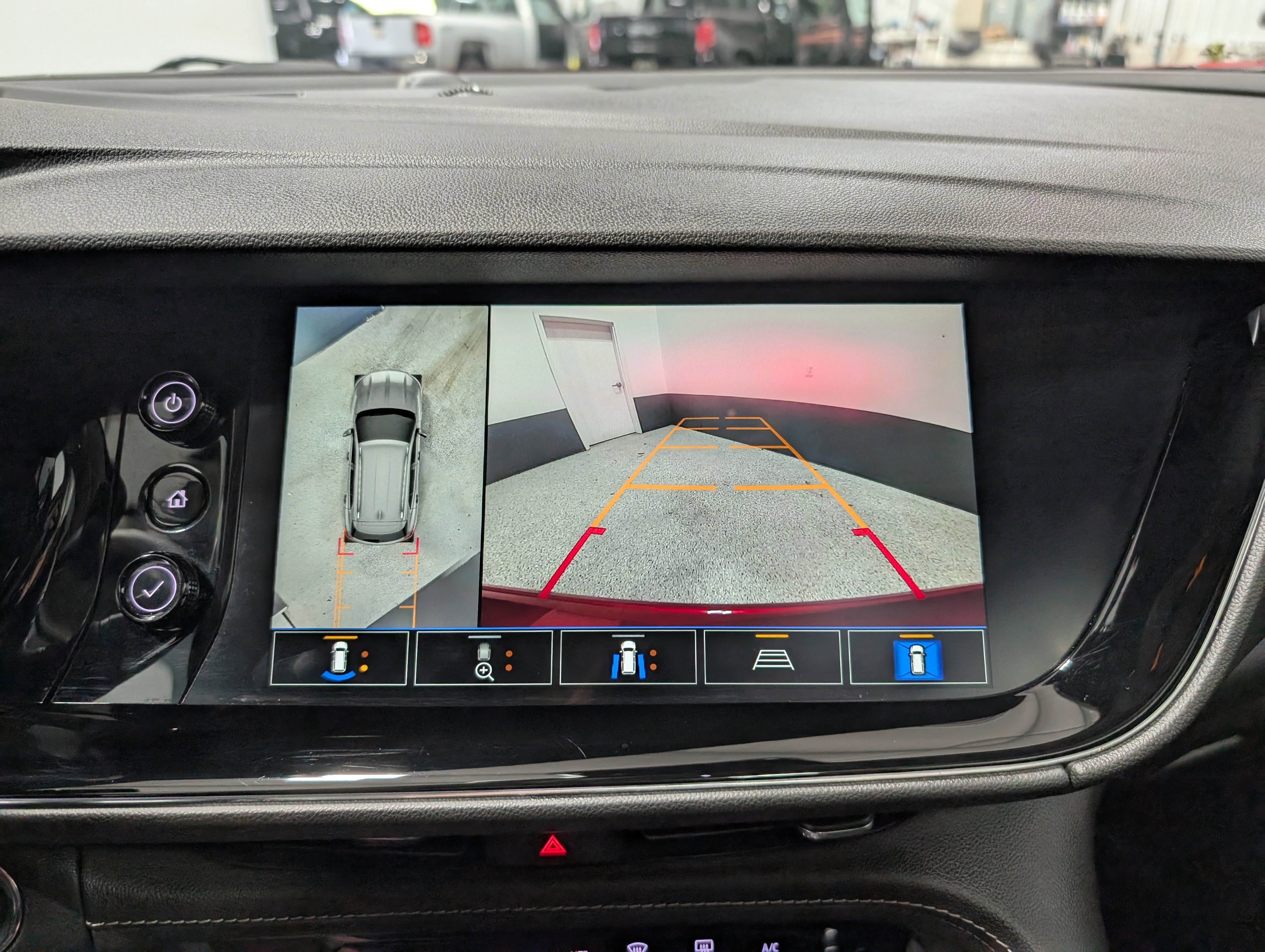 Used 2023 Buick Envision Avenir image 29