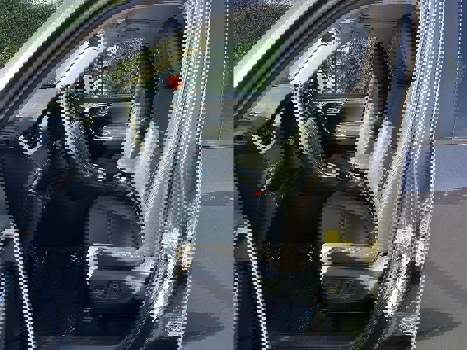 Used 2022 Toyota RAV4 XLE Premium image 12