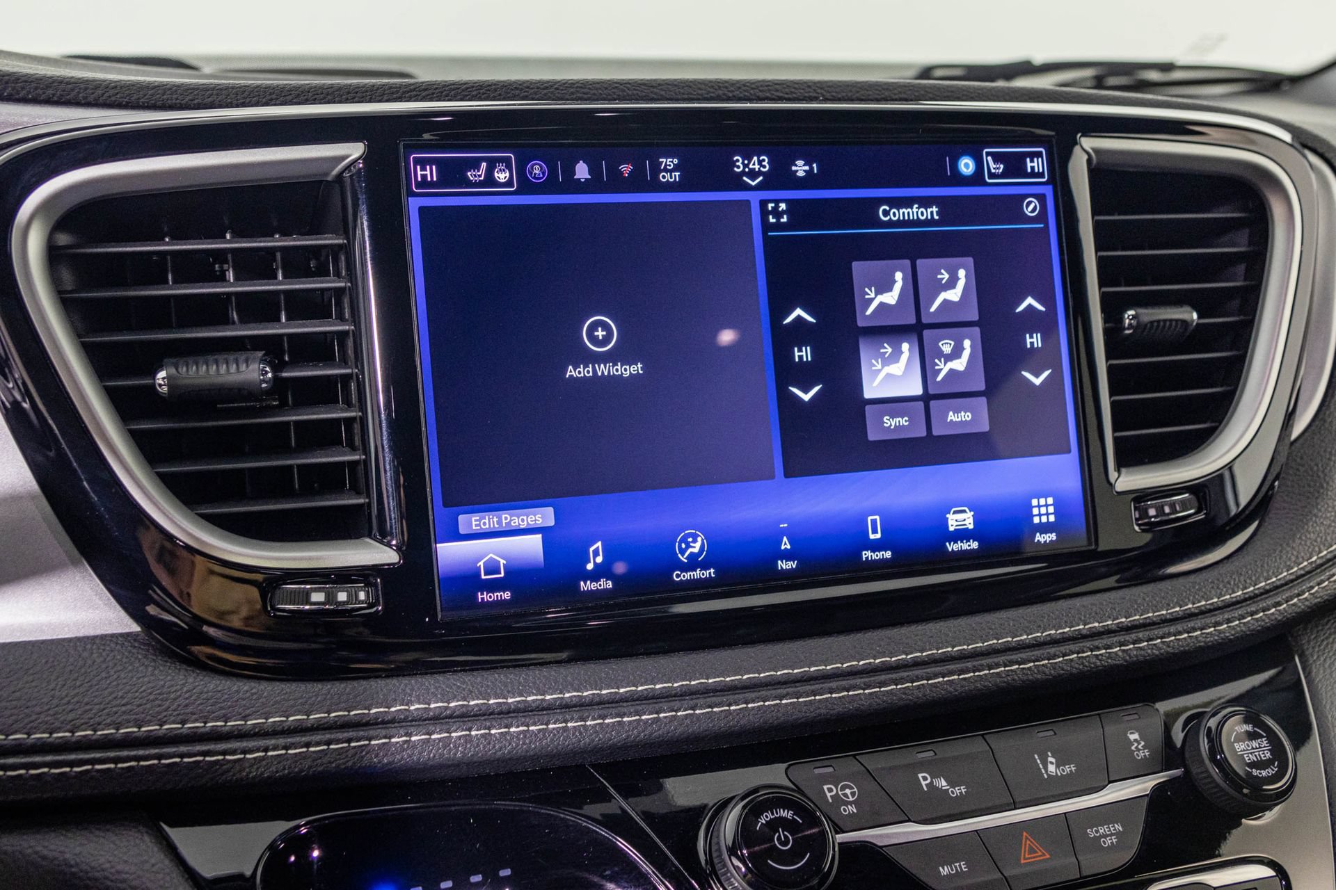Used 2024 Chrysler Pacifica Limited FWD image 28