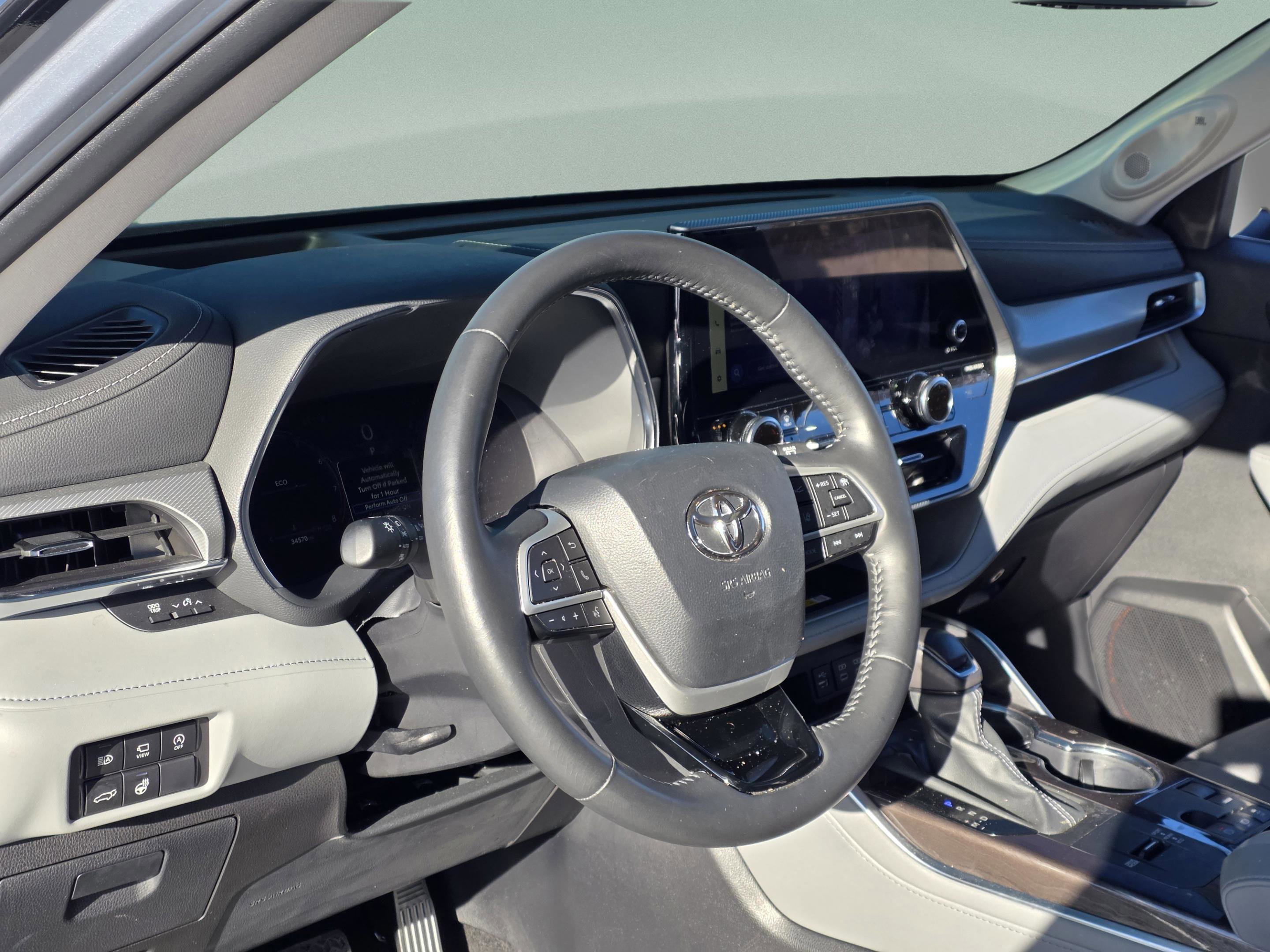 Used 2024 Toyota Highlander Platinum image 9