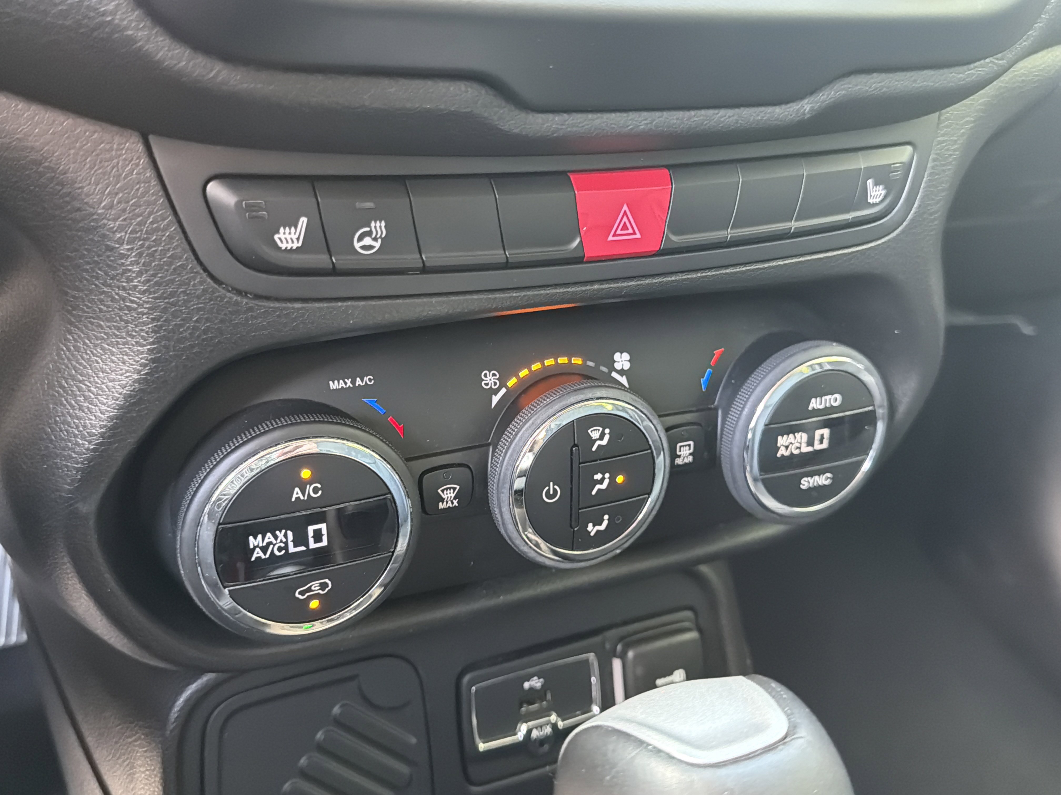 Used 2016 Jeep Renegade Limited FWD image 41
