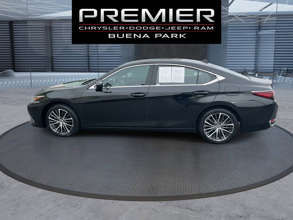 Used 2023 Lexus ES 250 w/ Premium Package image 5