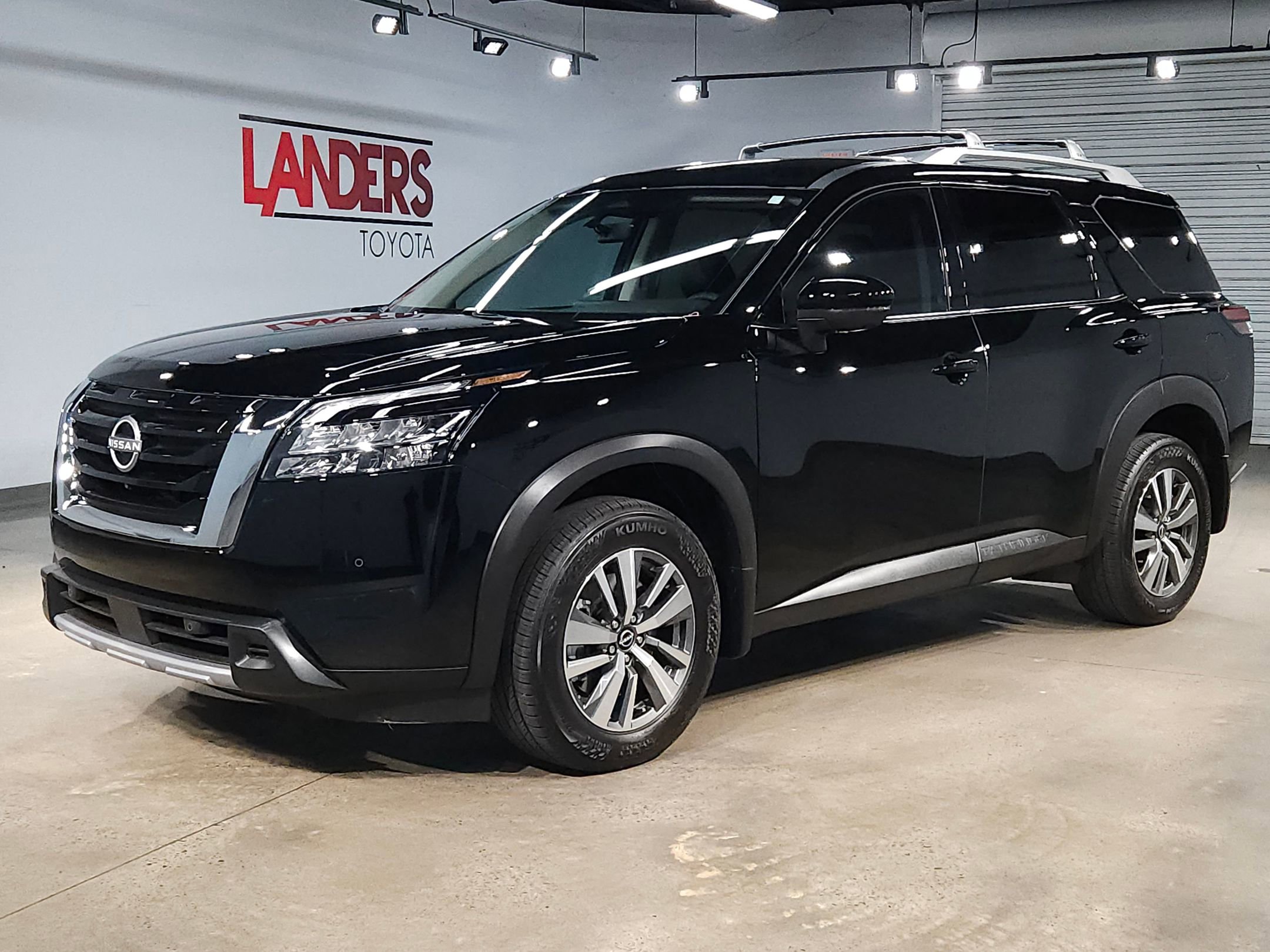 Used 2025 Nissan Pathfinder SL w/ Cargo Package image 3