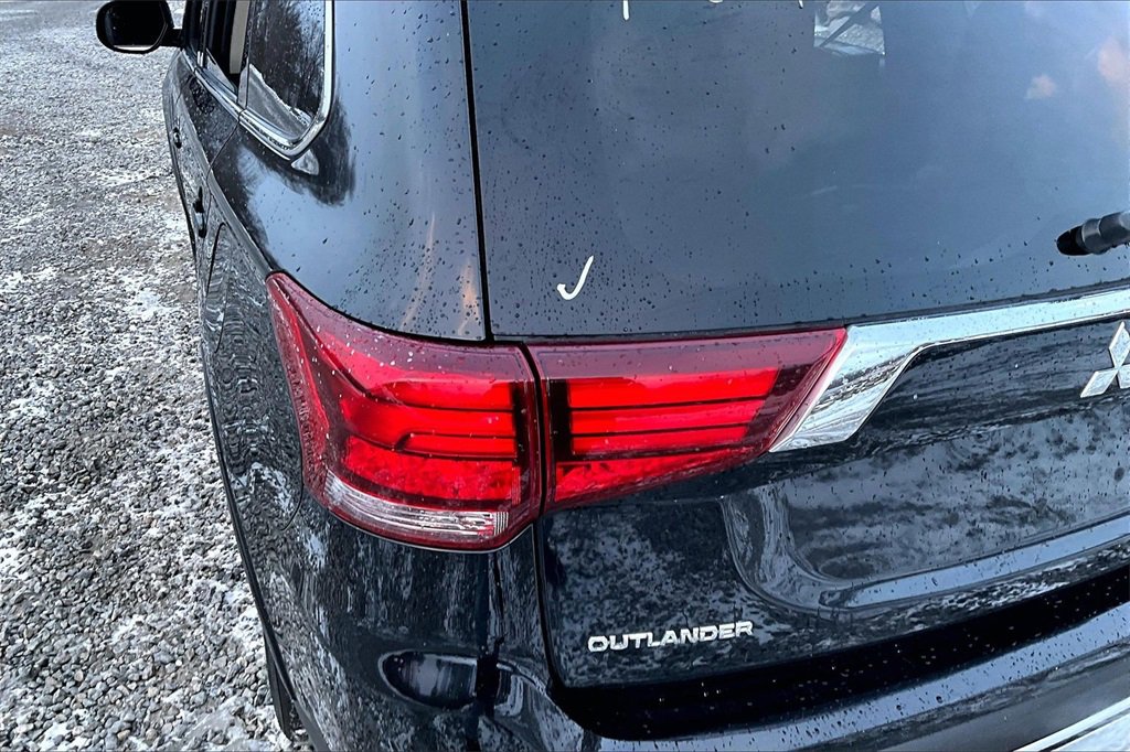 Used 2020 Mitsubishi Outlander SE image 28