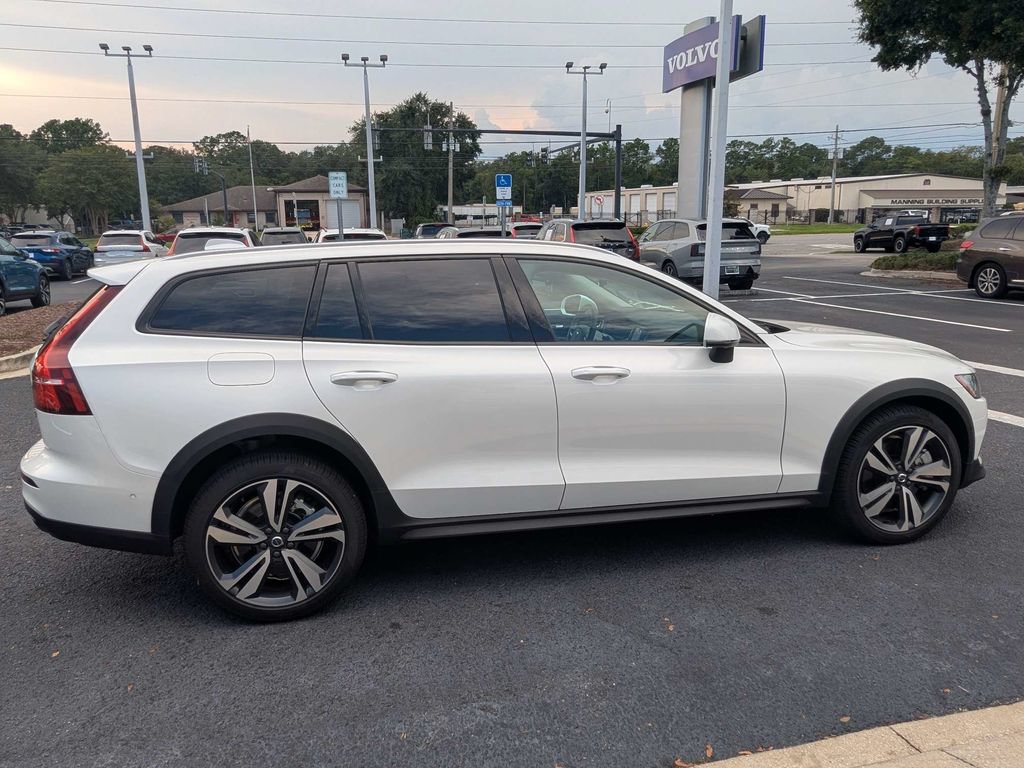 Used 2026 Volvo V60 B5 Cross Country Plus w/ Protection Package Premier AWD/4WD image 7