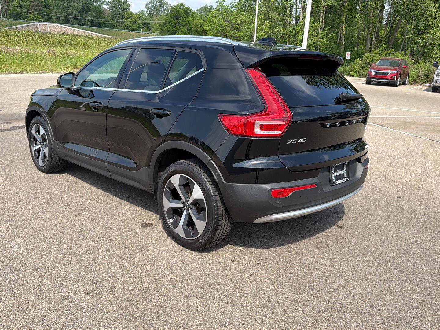 Used 2023 Volvo XC40 B5 Plus w/ Climate Package AWD/4WD image 3