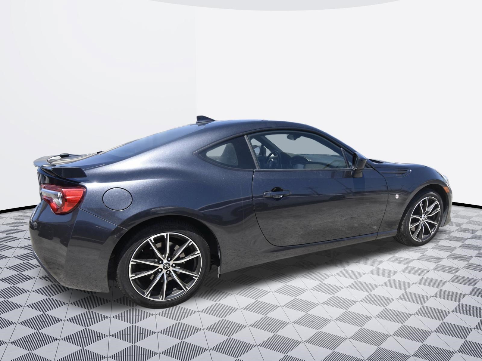 Used 2019 Toyota 86 RWD image 4