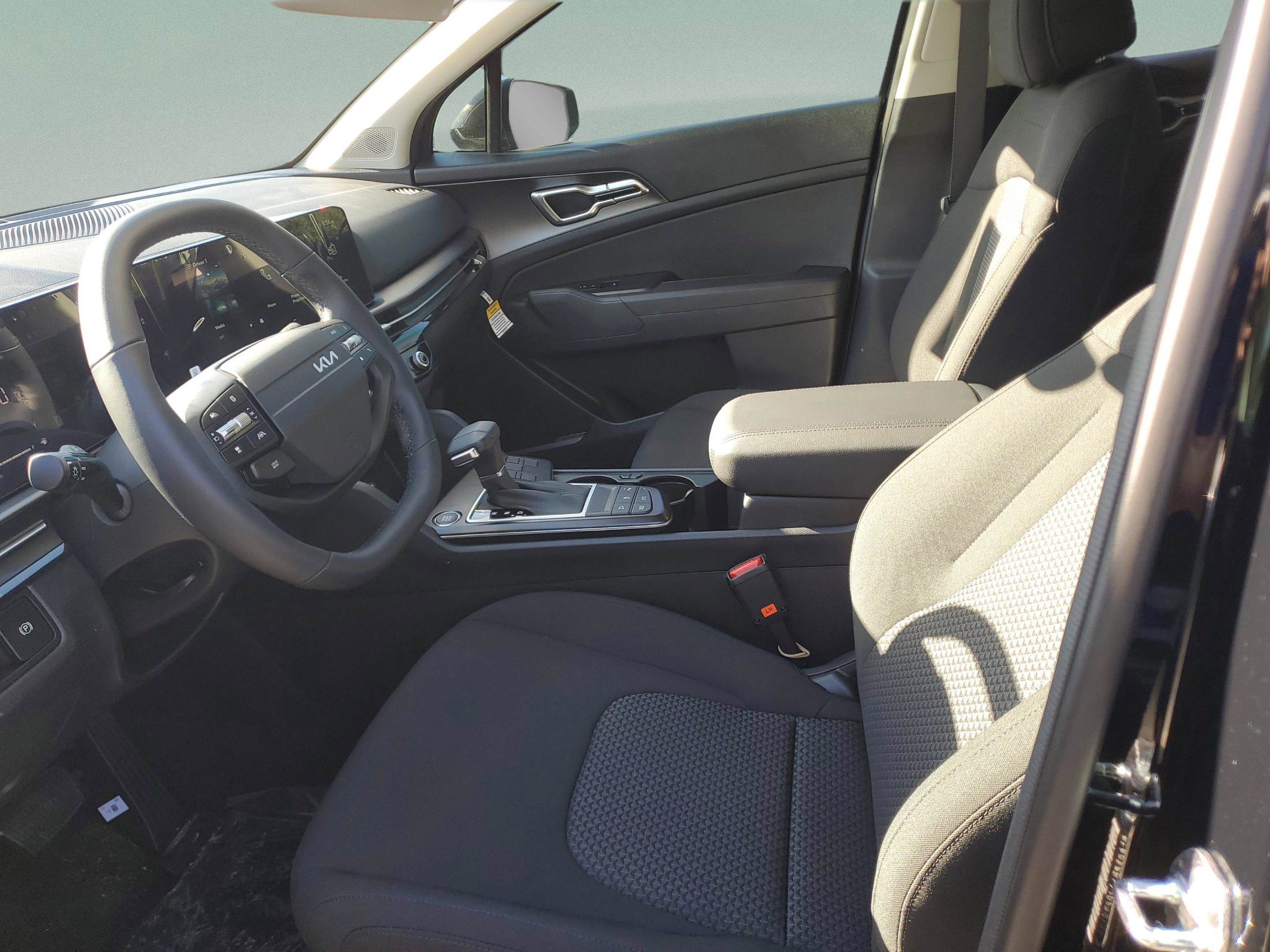 New 2026 Kia Sportage LX FWD image 16