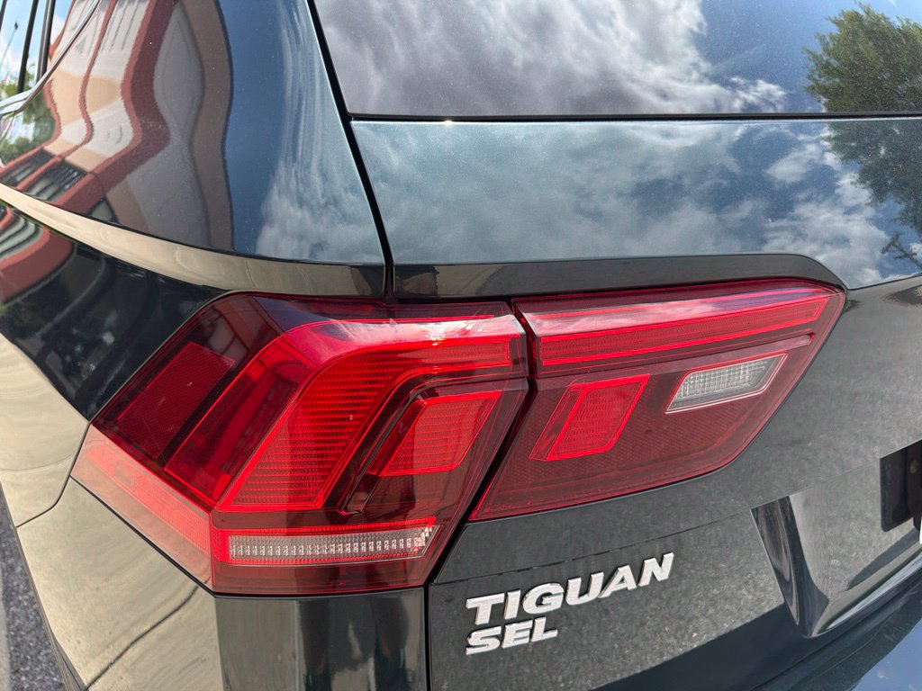 Used 2018 Volkswagen Tiguan SEL AWD/4WD image 19