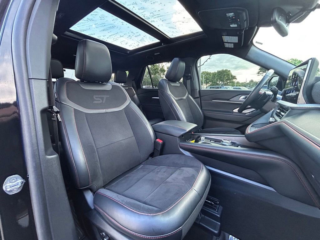 Used 2025 Ford Explorer ST image 30