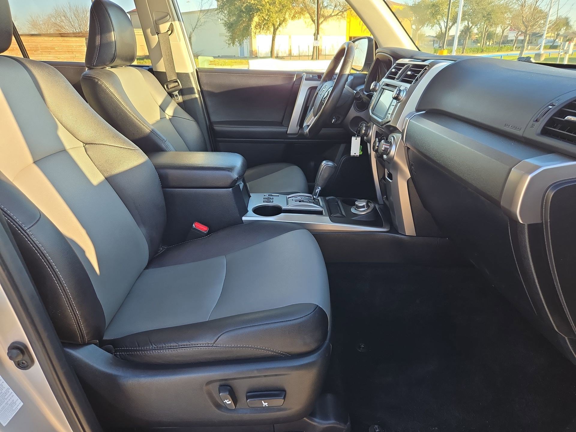 Used 2018 Toyota 4Runner SR5 Premium image 30