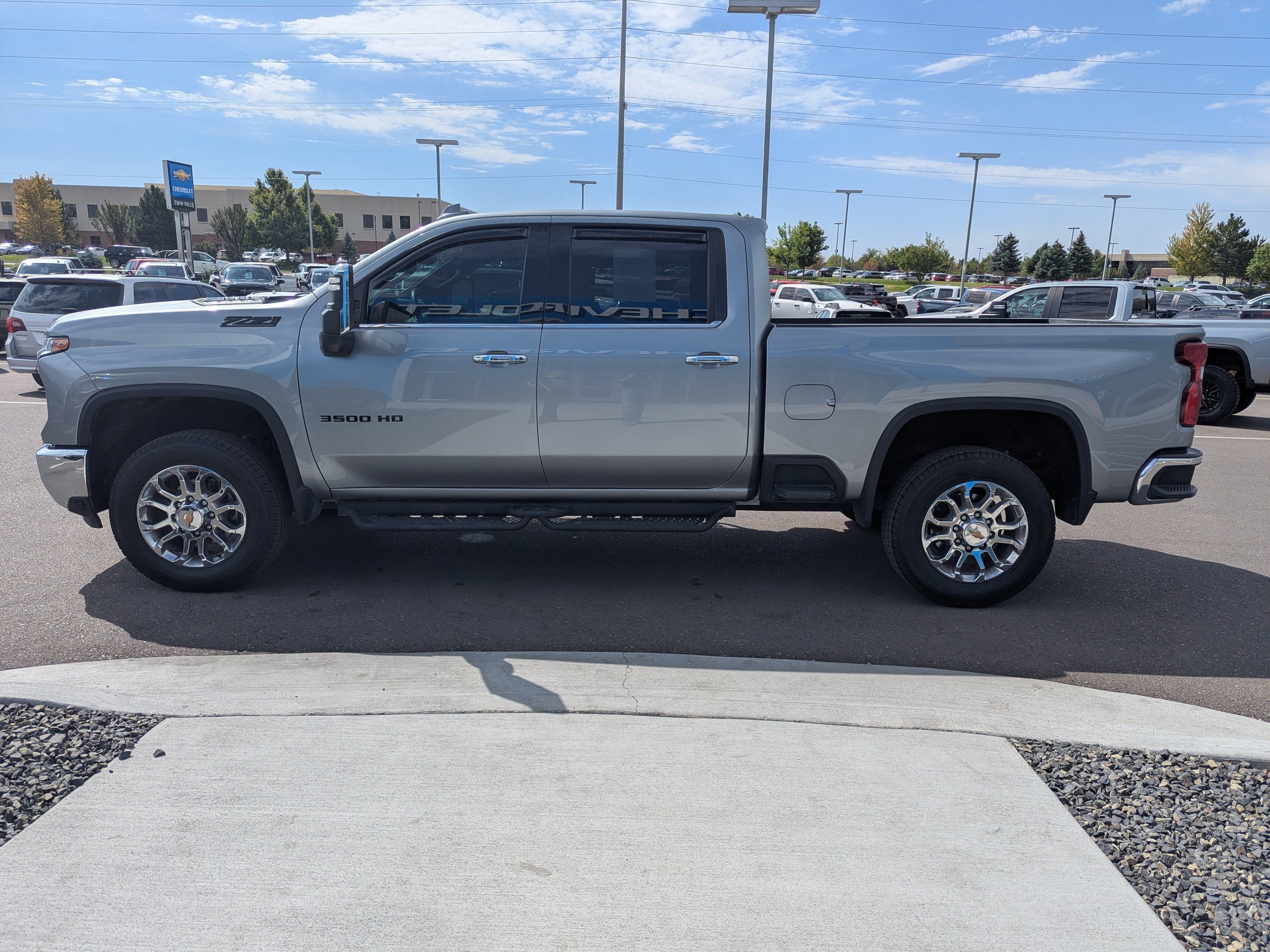 Used 2024 Chevrolet Silverado 3500 LTZ w/ LTZ Convenience Package AWD/4WD image 9