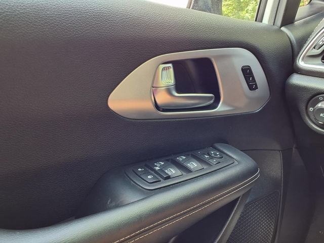 Used 2026 Chrysler Pacifica Limited w/ S Appearance Package FWD image 22