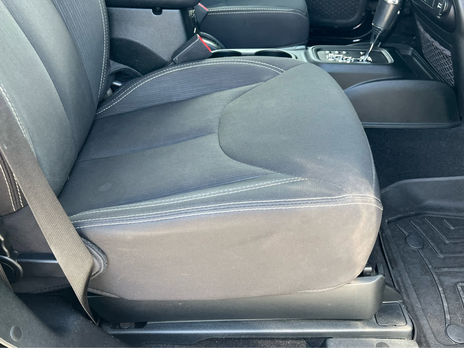 Used 2018 Jeep Wrangler Sahara w/ Connectivity Group image 18