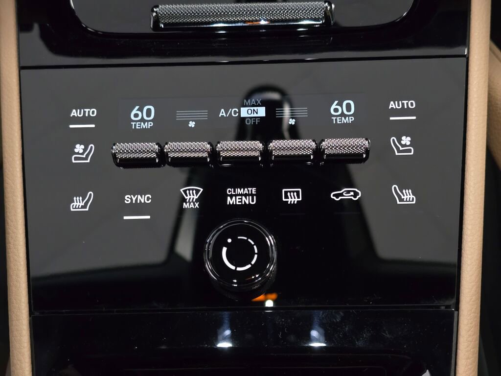 New 2025 Porsche Cayenne Coupe image 17