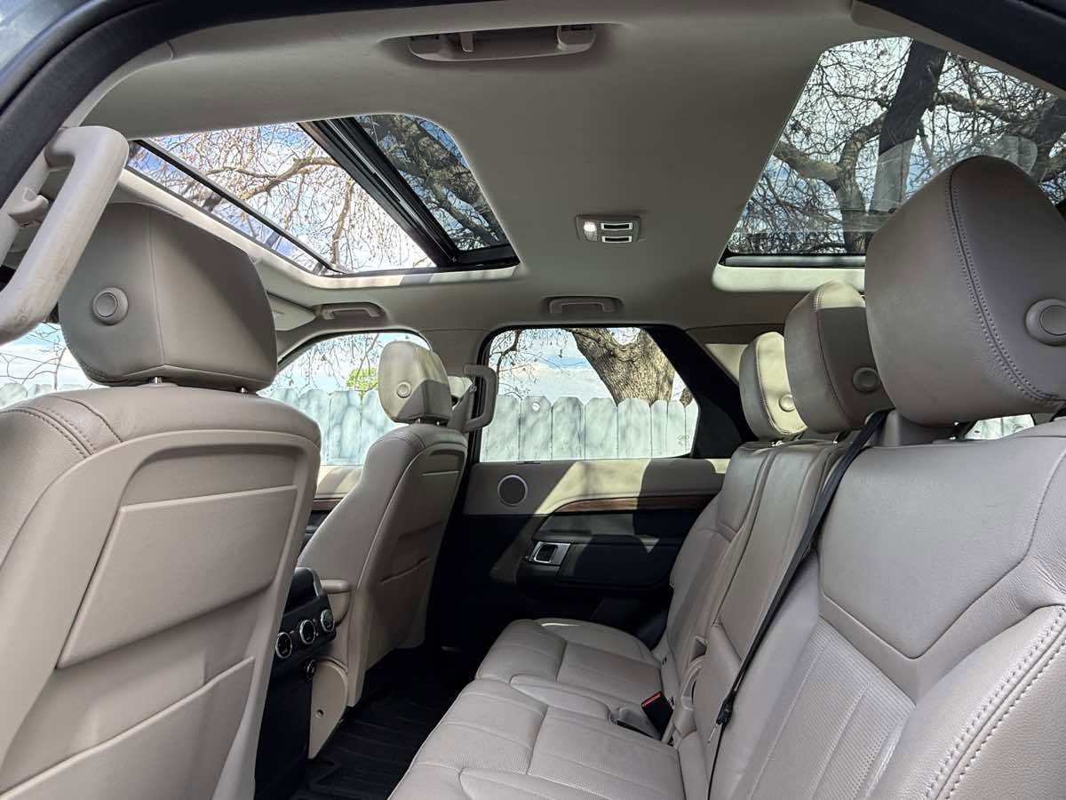 Used 2018 Land Rover Discovery HSE image 7