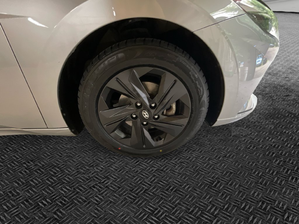 Used 2022 Hyundai Elantra SEL FWD image 11