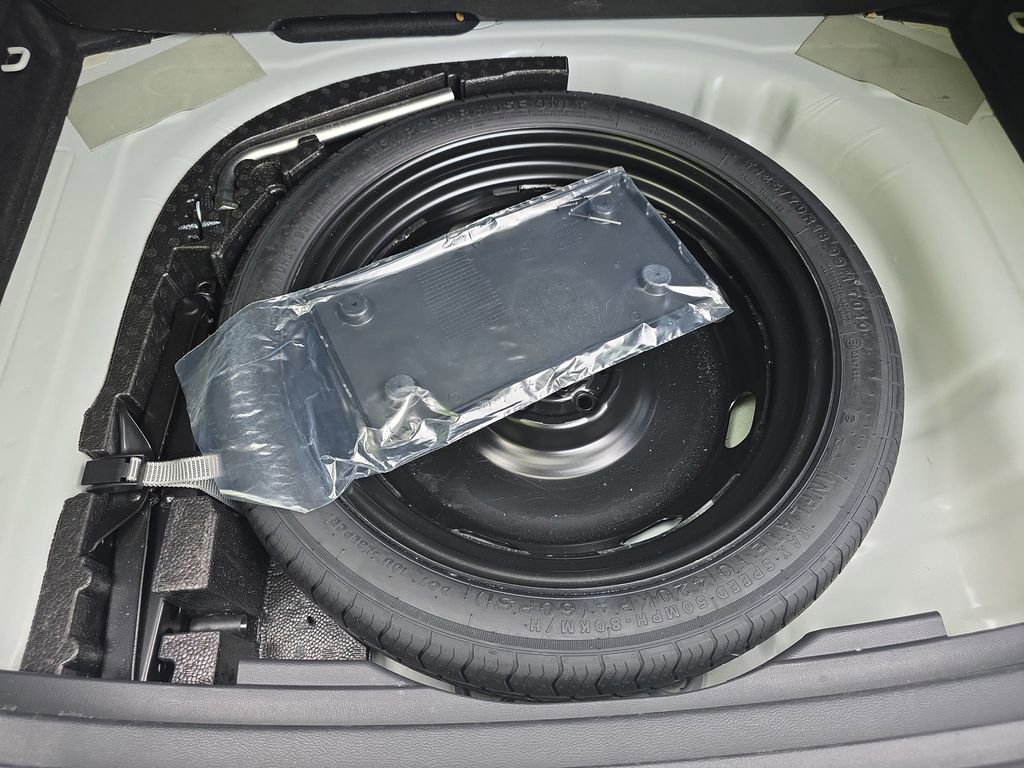 Used 2025 Volkswagen Taos SE FWD image 35