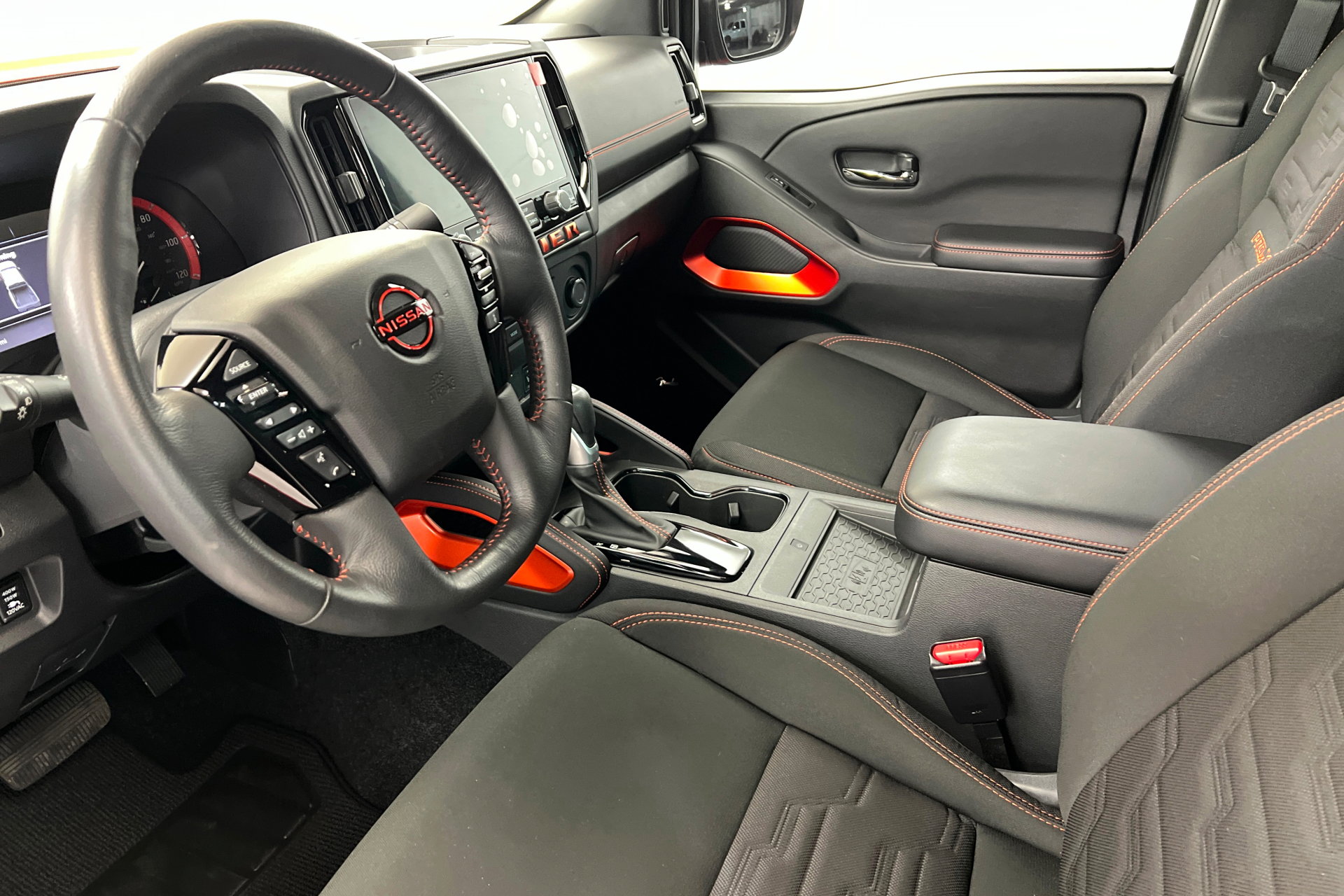 Used 2025 Nissan Frontier Pro-X w/ Pro Convenience Package image 15