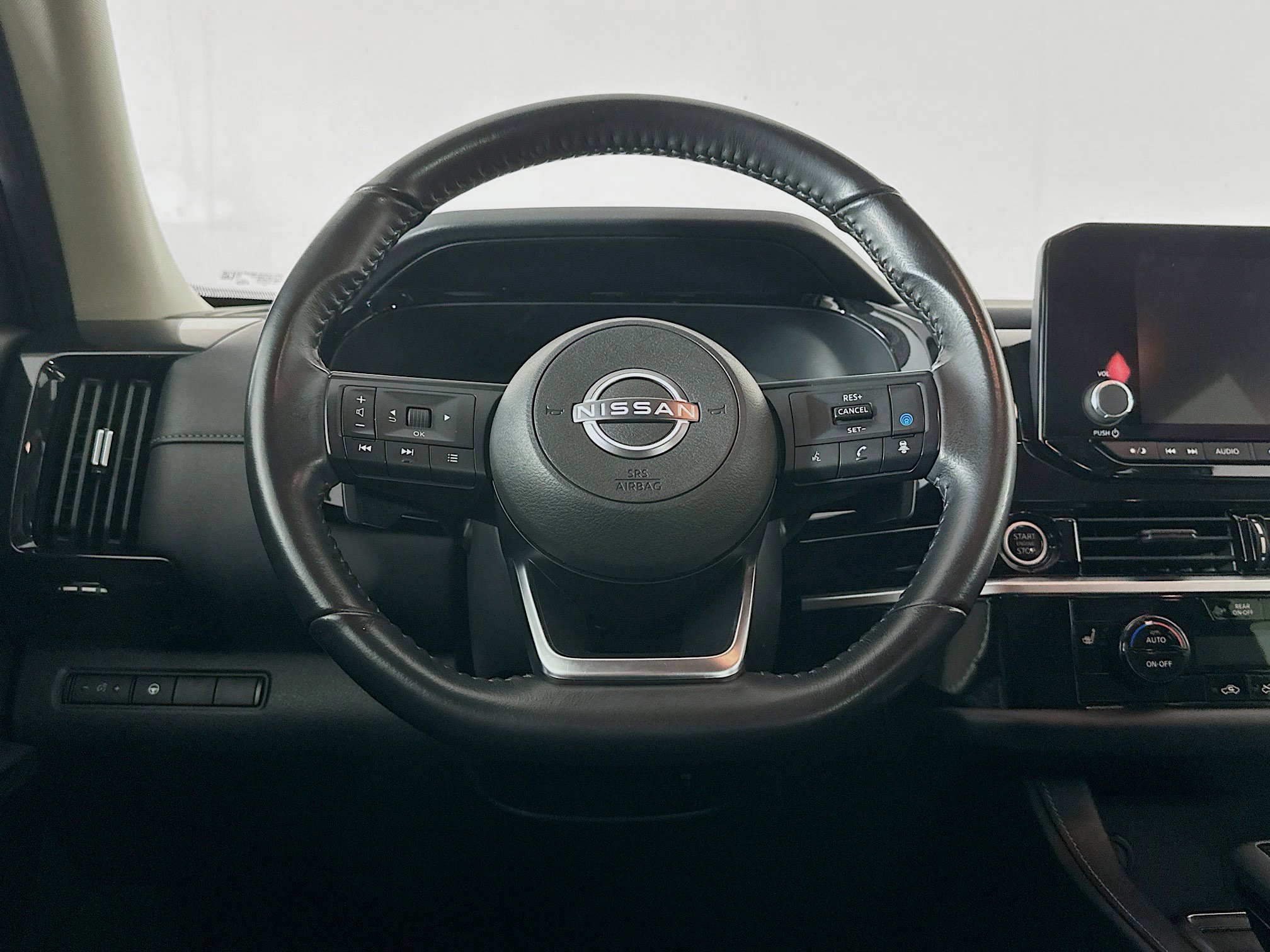 Used 2024 Nissan Pathfinder SV image 18