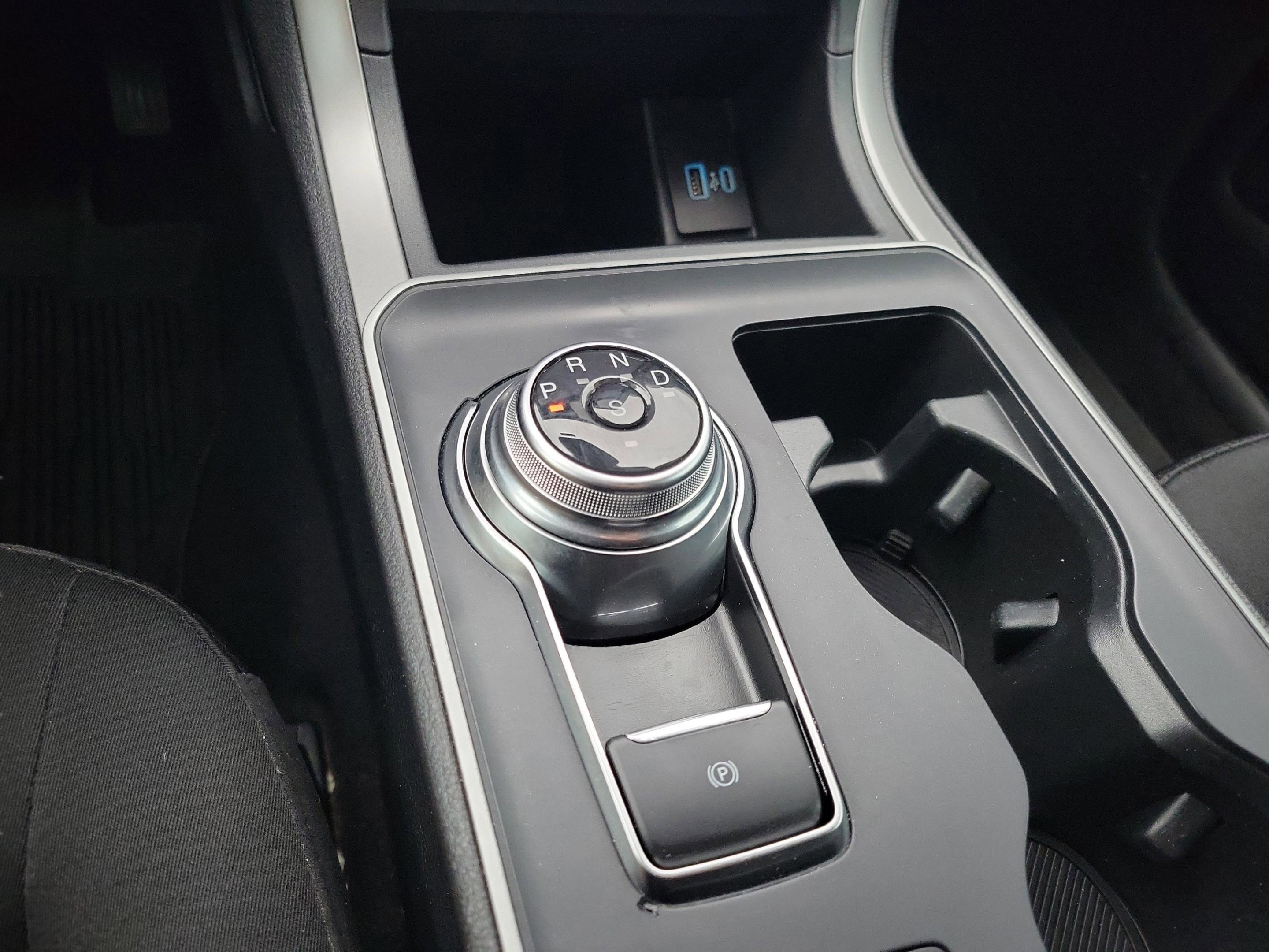 Used 2022 Ford Edge SE w/ Black Appearance Package image 19