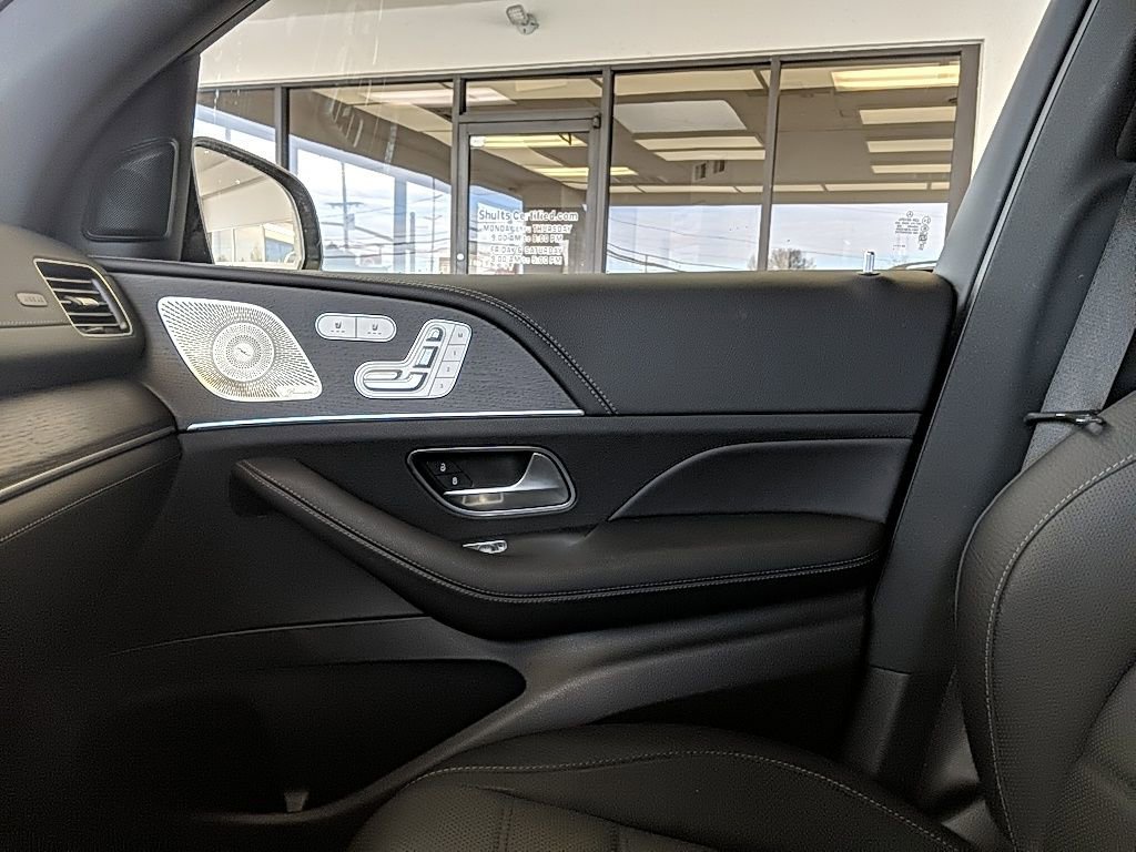 Used 2025 Mercedes-Benz GLS 450 4MATIC image 28
