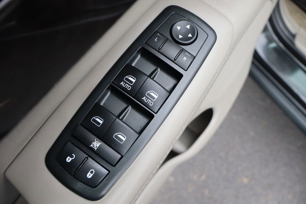 Used 2013 Jeep Grand Cherokee Laredo w/ Laredo E Group AWD/4WD image 27