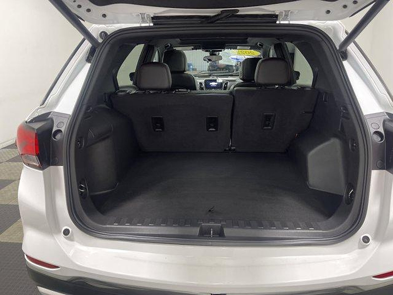 Used 2022 Chevrolet Equinox RS w/ RS Leather Package FWD image 13