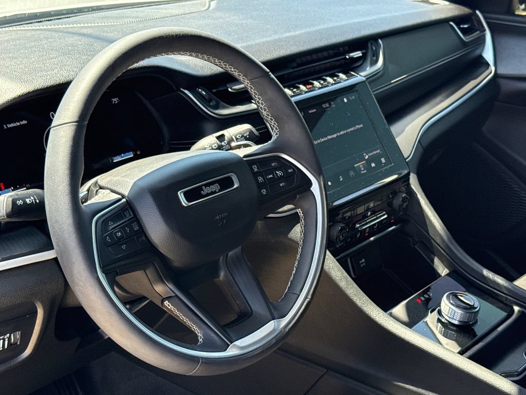 Used 2024 Jeep Grand Cherokee Altitude RWD image 18