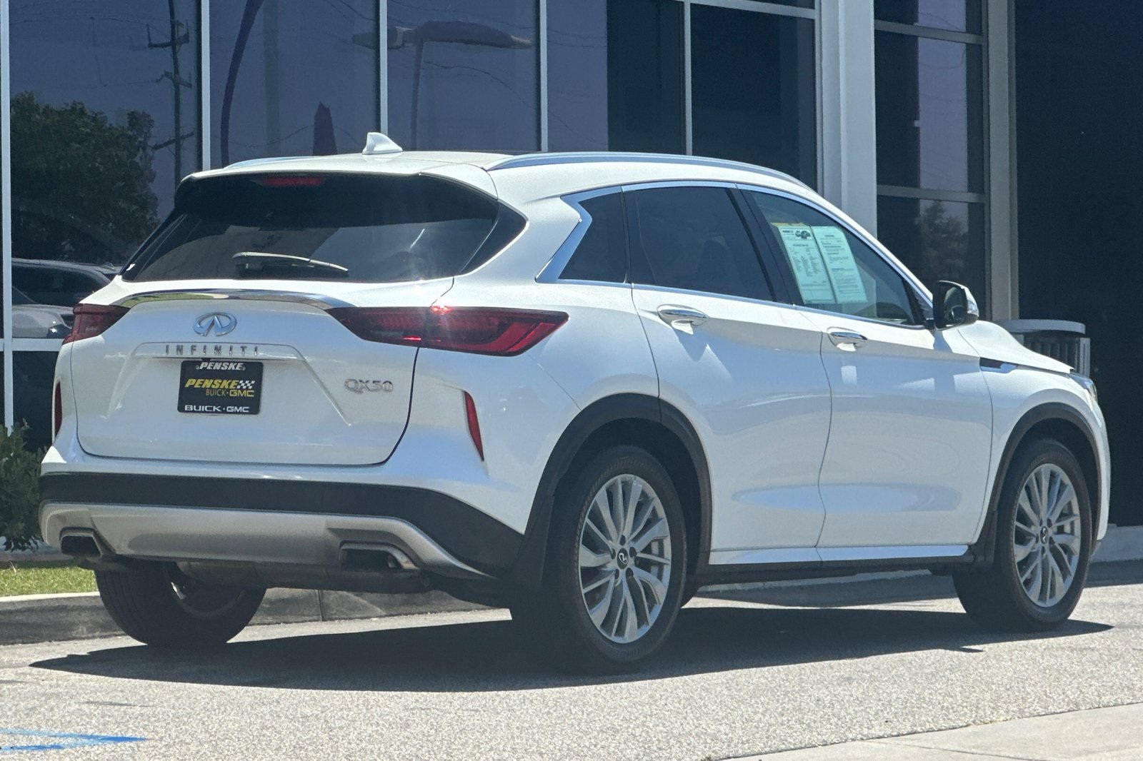 Used 2023 INFINITI QX50 Luxe FWD image 4