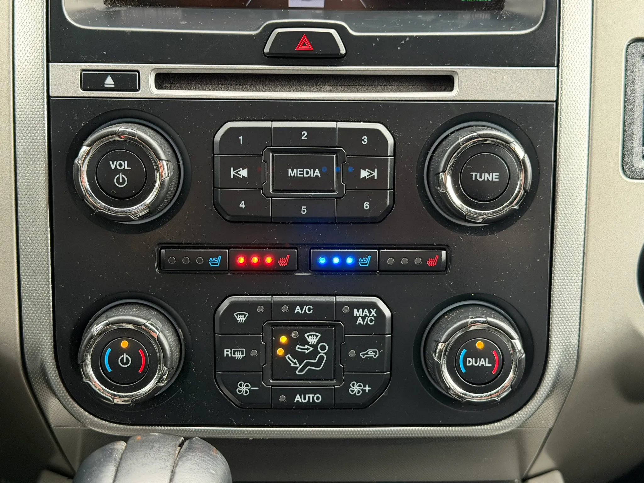 Used 2015 Ford Expedition EL XLT w/ Equipment Group 202A AWD/4WD image 34