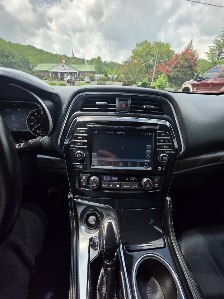 Used 2016 Nissan Maxima Platinum w/ Interior Lighting Package FWD image 17