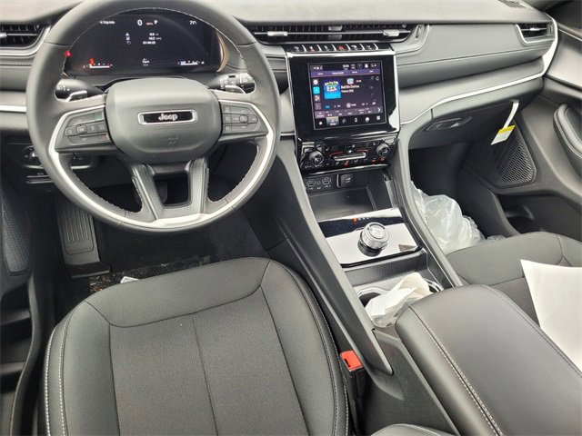 New 2025 Jeep Grand Cherokee Laredo image 8