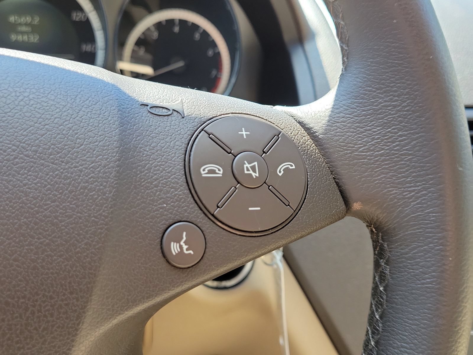 Used 2010 Mercedes-Benz C 300 Sedan image 23