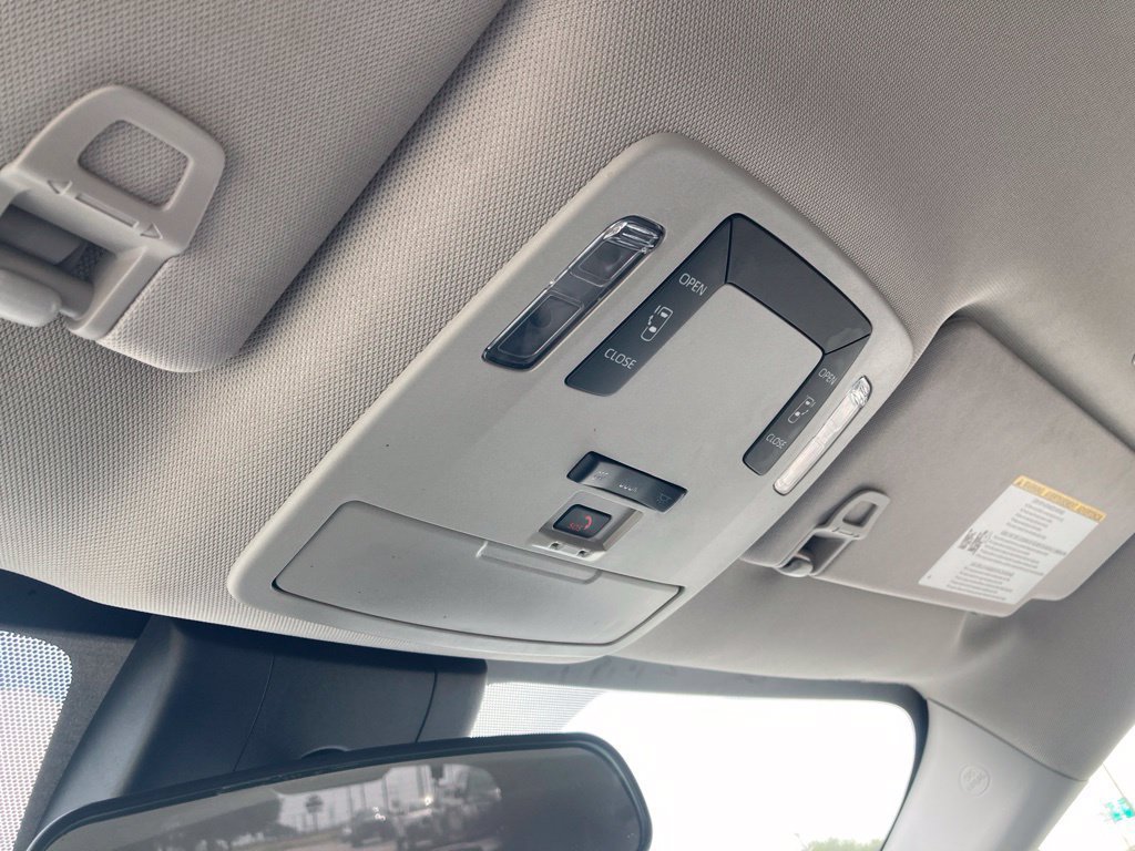 Used 2025 Toyota Sienna LE FWD image 26