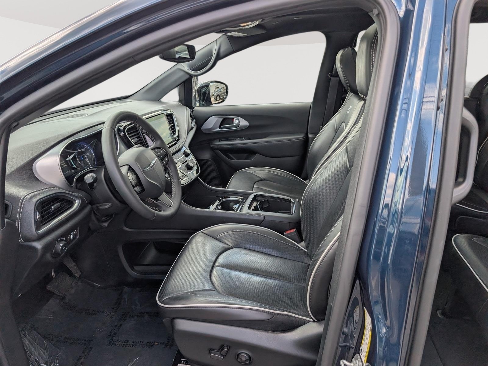 Used 2025 Chrysler Pacifica Limited FWD image 17