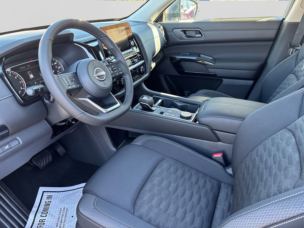 New 2025 Nissan Pathfinder SV image 8