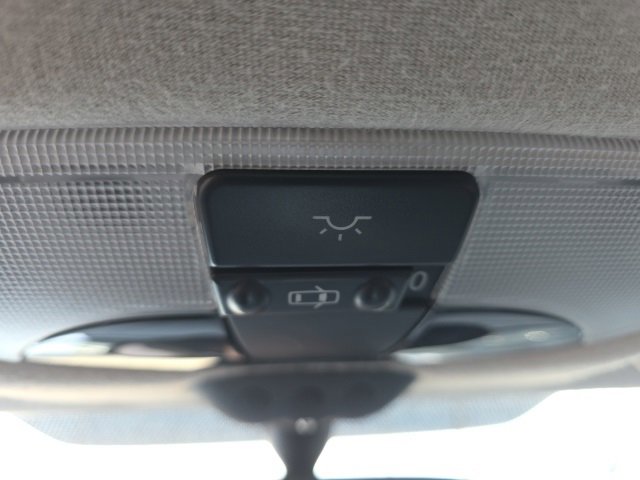 Used 2005 Chrysler Crossfire Limited image 17