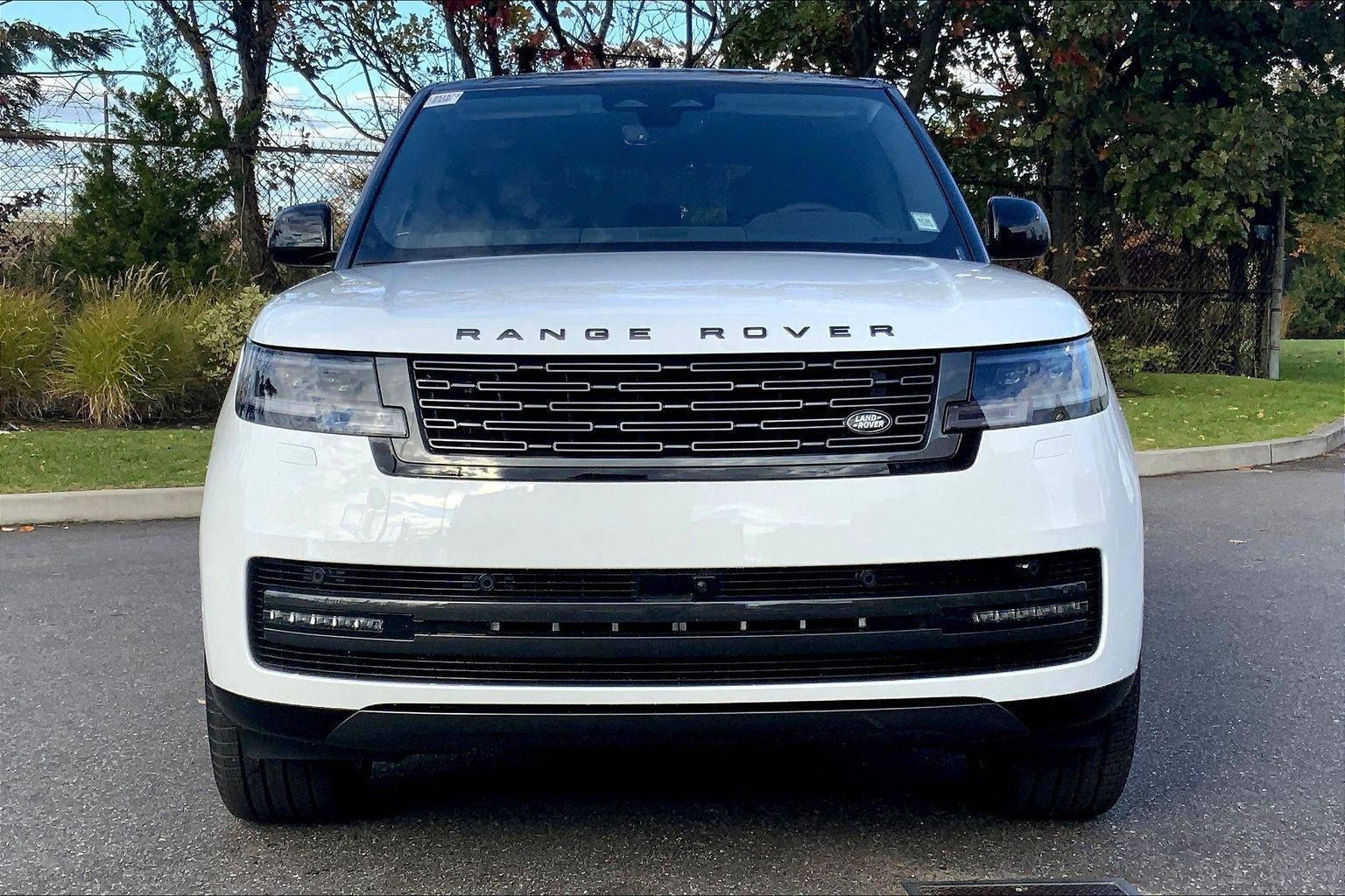 New 2025 Land Rover Range Rover SE image 3