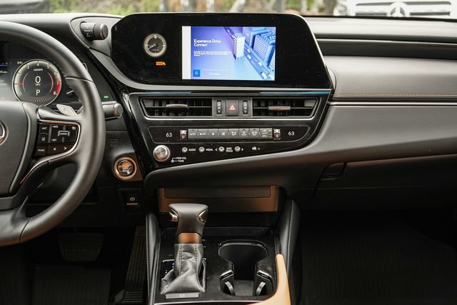 Used 2025 Lexus ES 350 w/ Accessory Package (Z2) FWD image 14