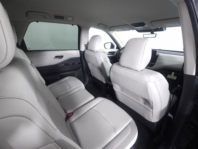 New 2025 Nissan Pathfinder SL AWD/4WD image 17